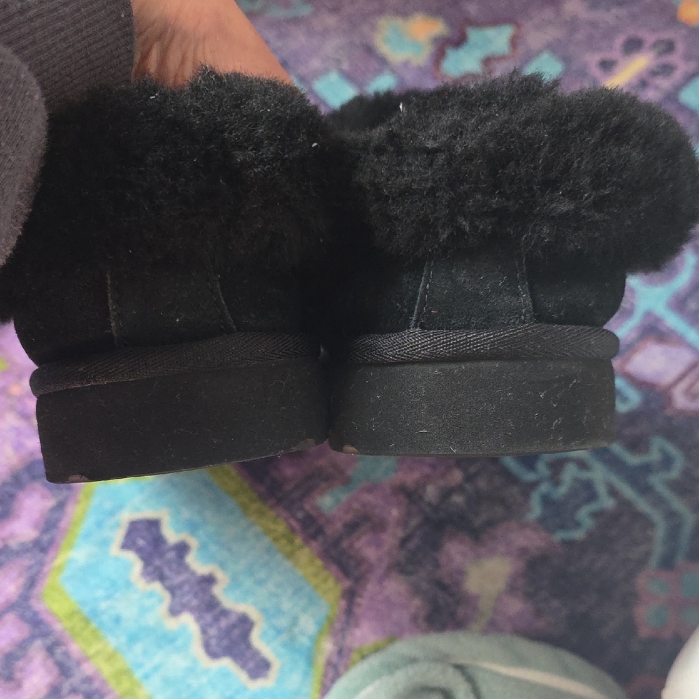 UGG Women's Black Slippers - Picture 6 of 11